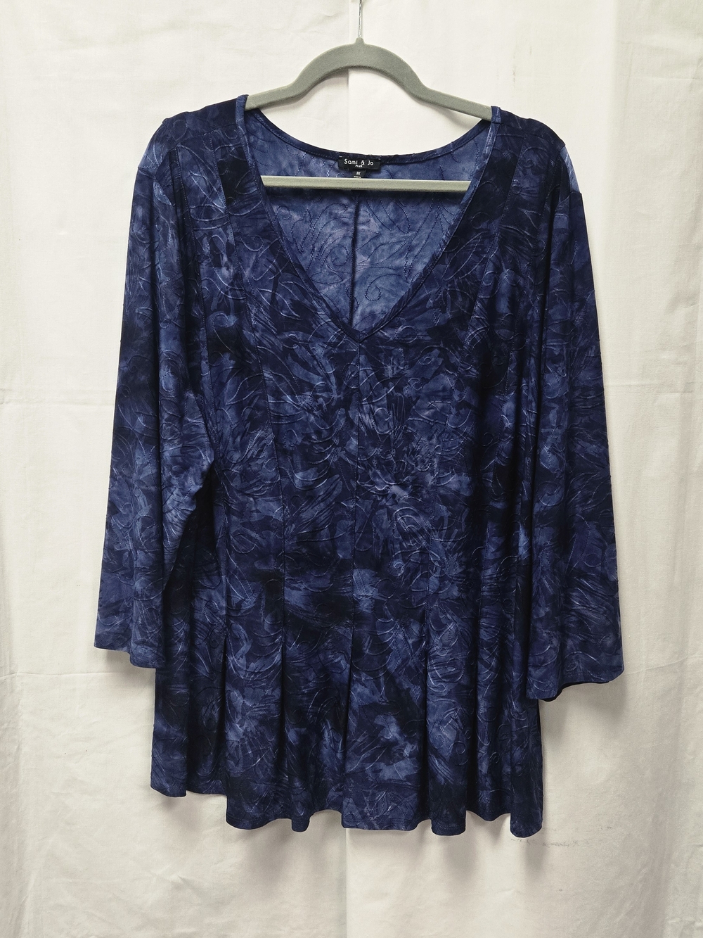 Sami & Jo Women's Navy V-Neck Floral Top